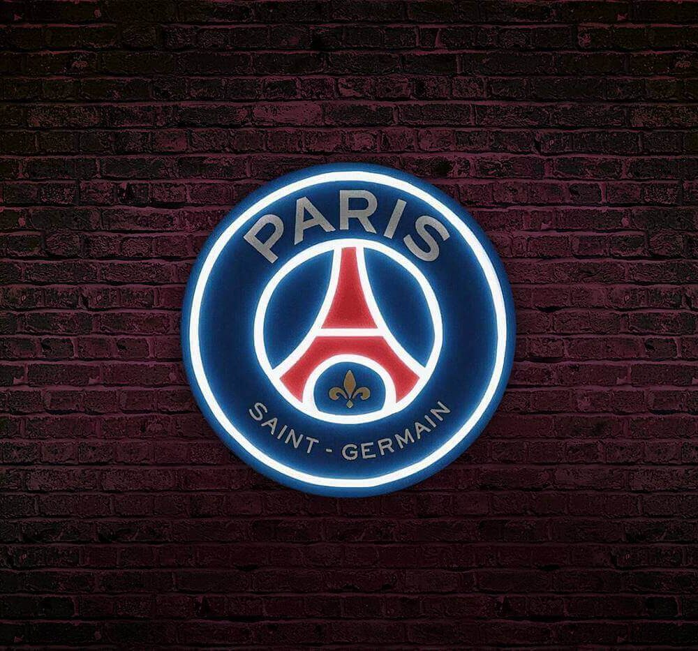 Le néon PSG de l'équipe Parisienne pour ses fans.