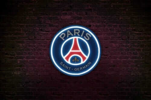 Le néon PSG de l'équipe Parisienne pour ses fans.