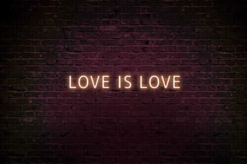 L'amour c'est l'amour, il excuse tout.