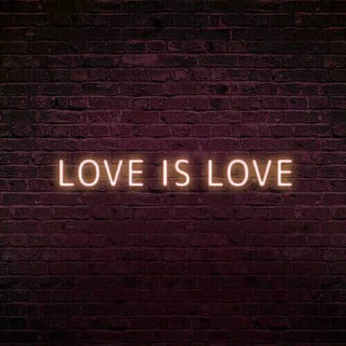 L'amour c'est l'amour, il excuse tout.