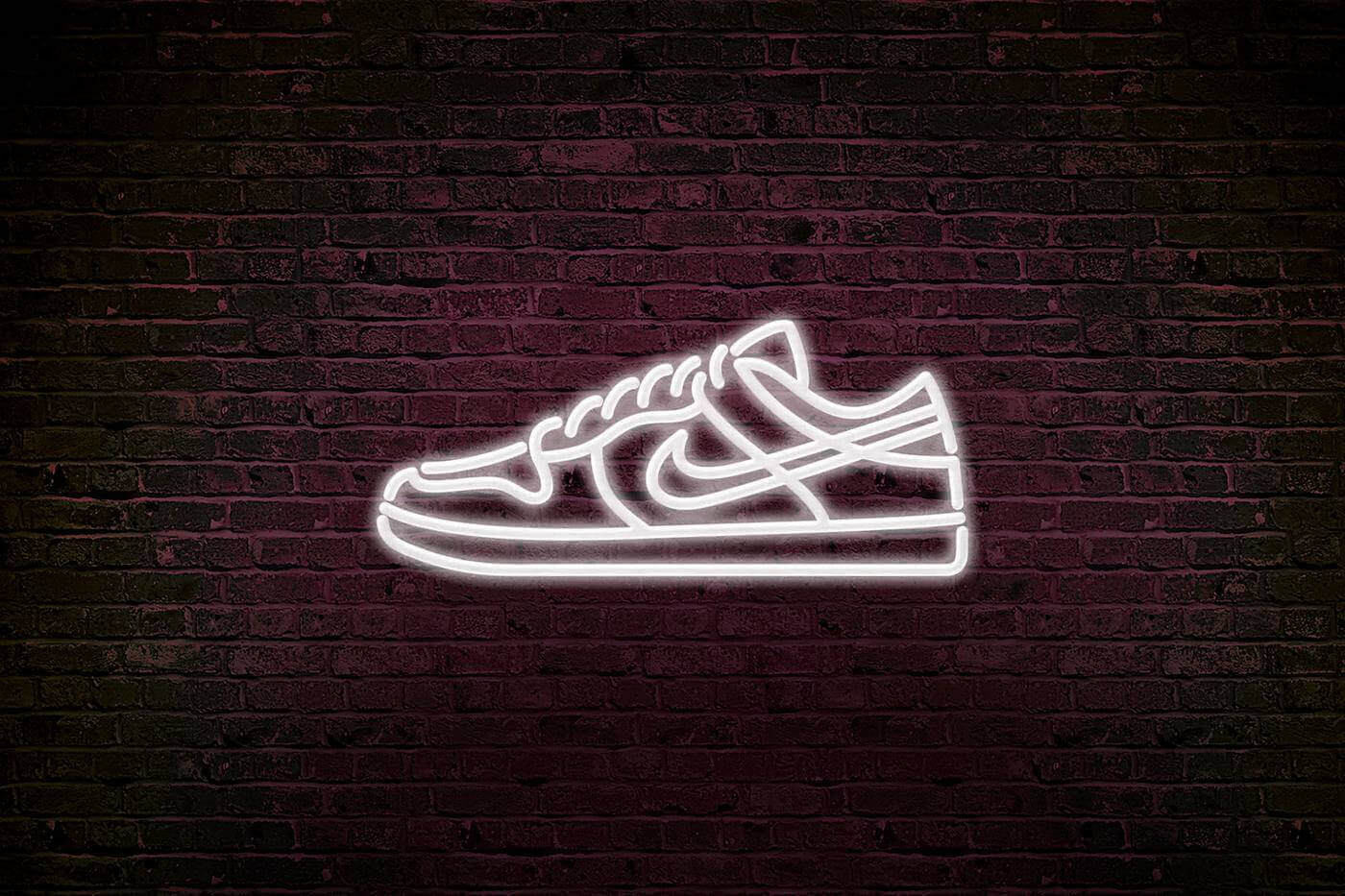 Chaussure sneakers indémodable nike dunk low en néon.