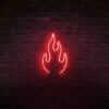 Pour une ambiance chaleureuse dans votre intérieur, un néon en flamme rouge.