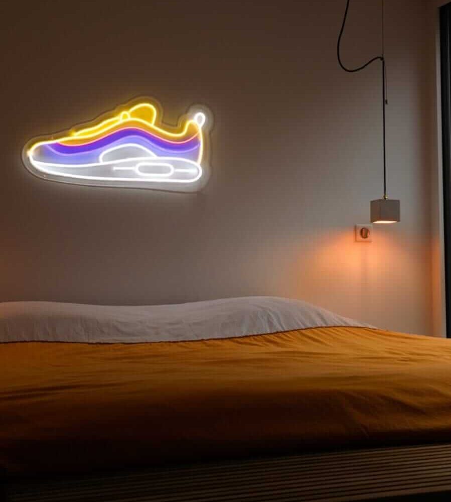 Photo d'une basket nike dans une chambre